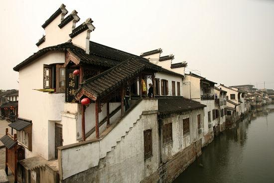 笑脸球的冒险之旅